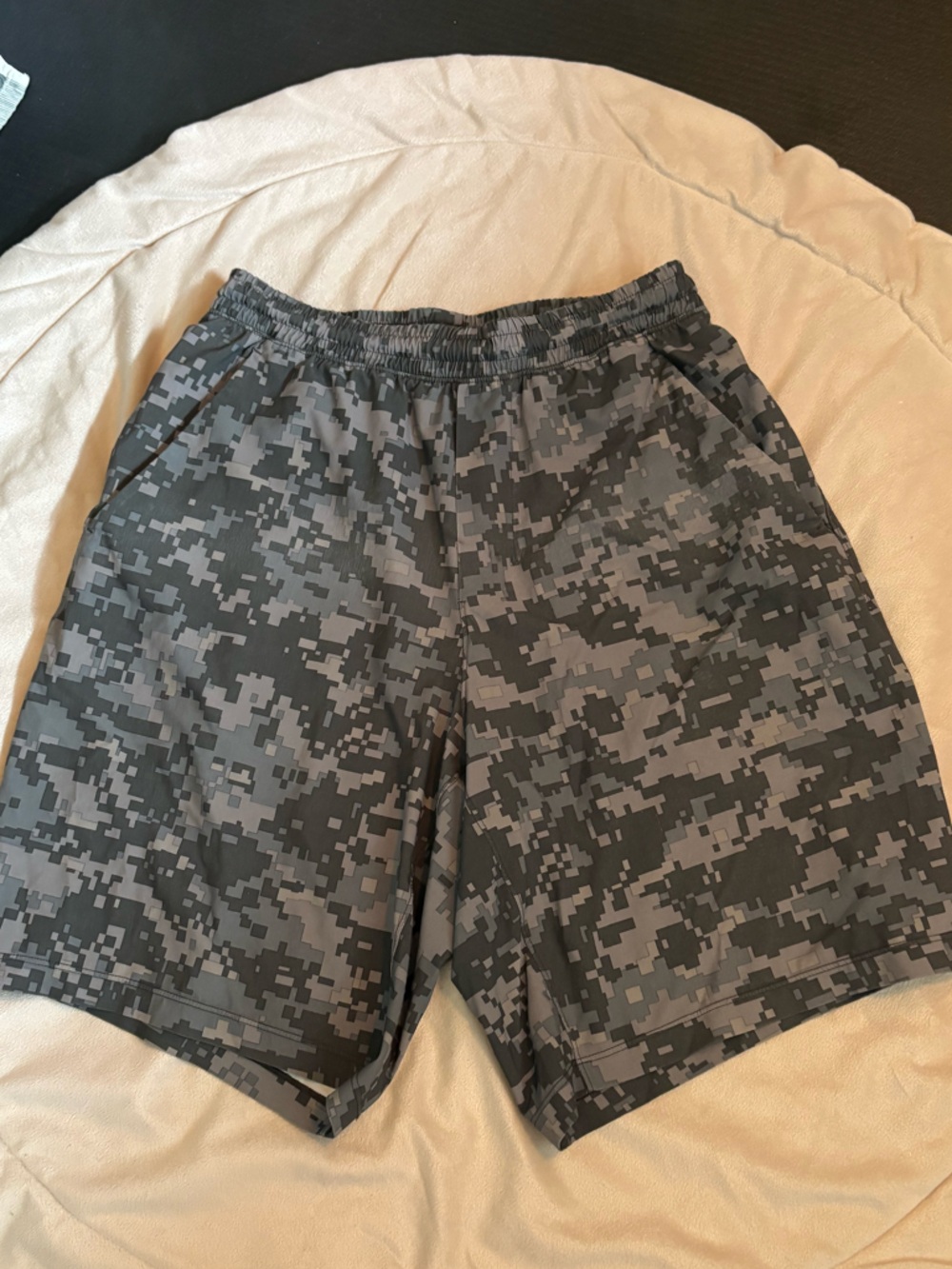 Lululemon men’s camo shorts
